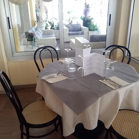 Hotel Antonella 3*