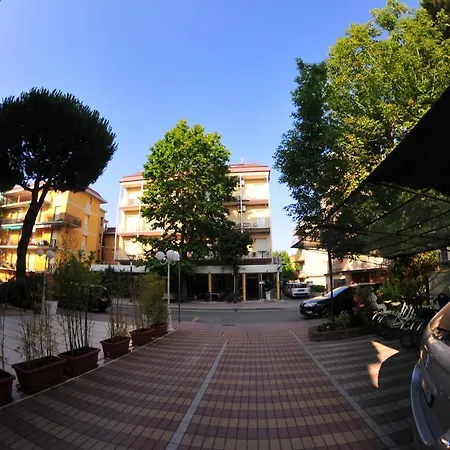 Hotel Antonella 3*